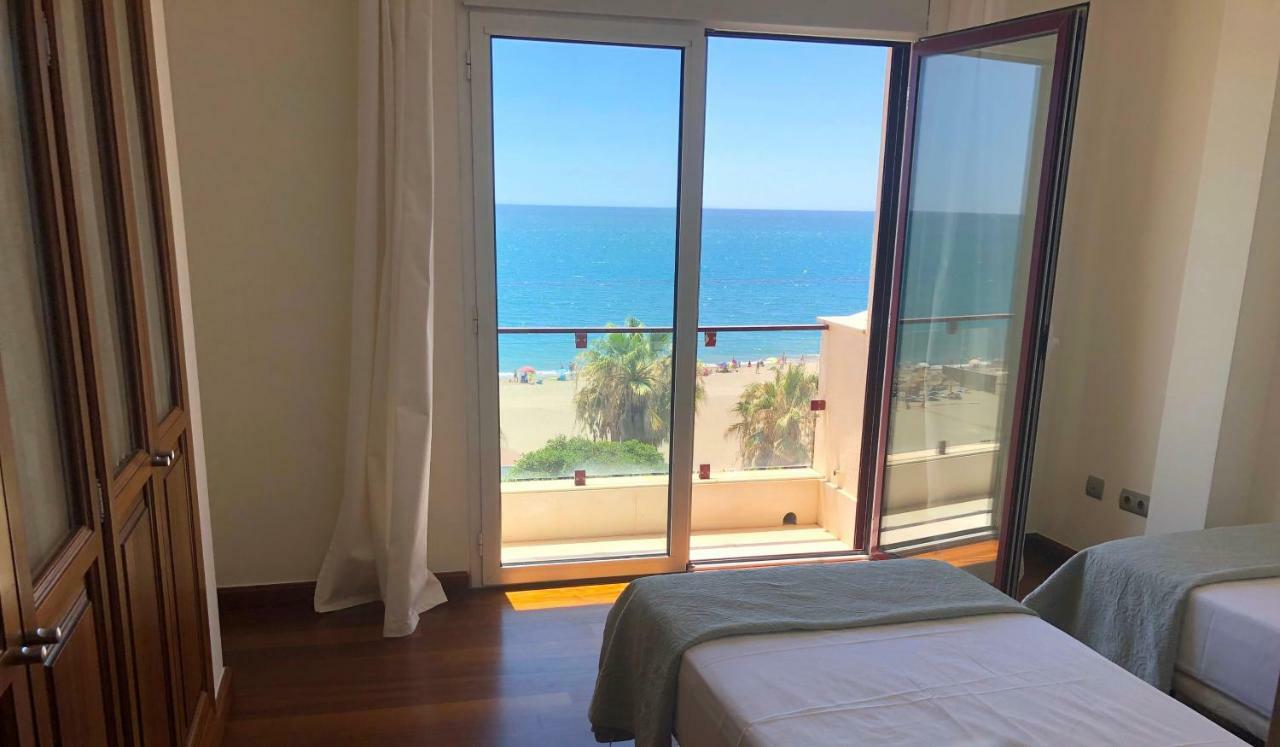 Atico-Duplex Primera Linea De Playa En El Centro De เอสเตโปนา ภายนอก รูปภาพ